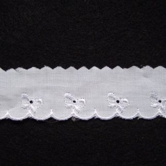 ANTIQUE WHITE EMBROIDERY ANGLAIS LACE EDGING 30mm/1.25'' wide  (per meter)